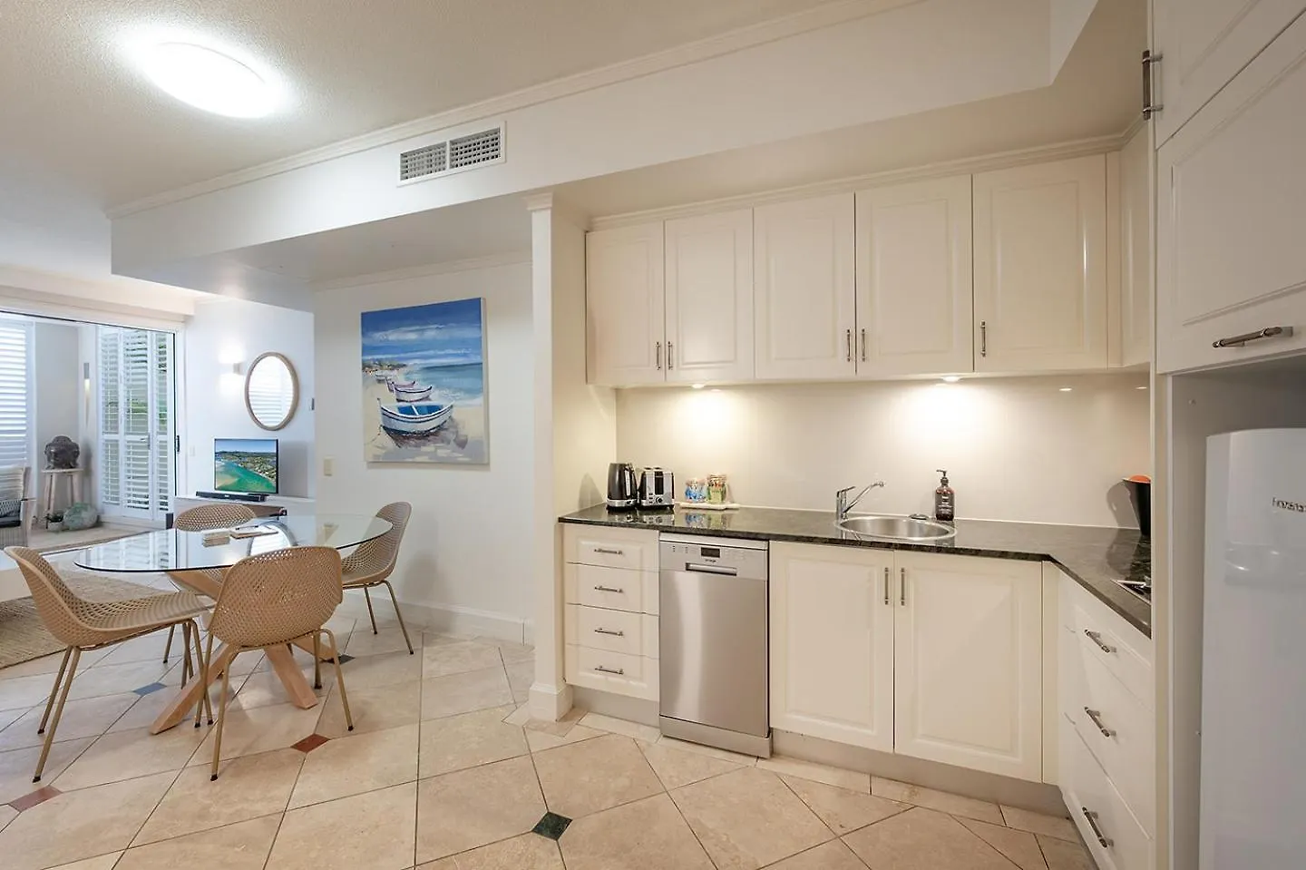 Chic Hastings Street Apartment Noosa Heads