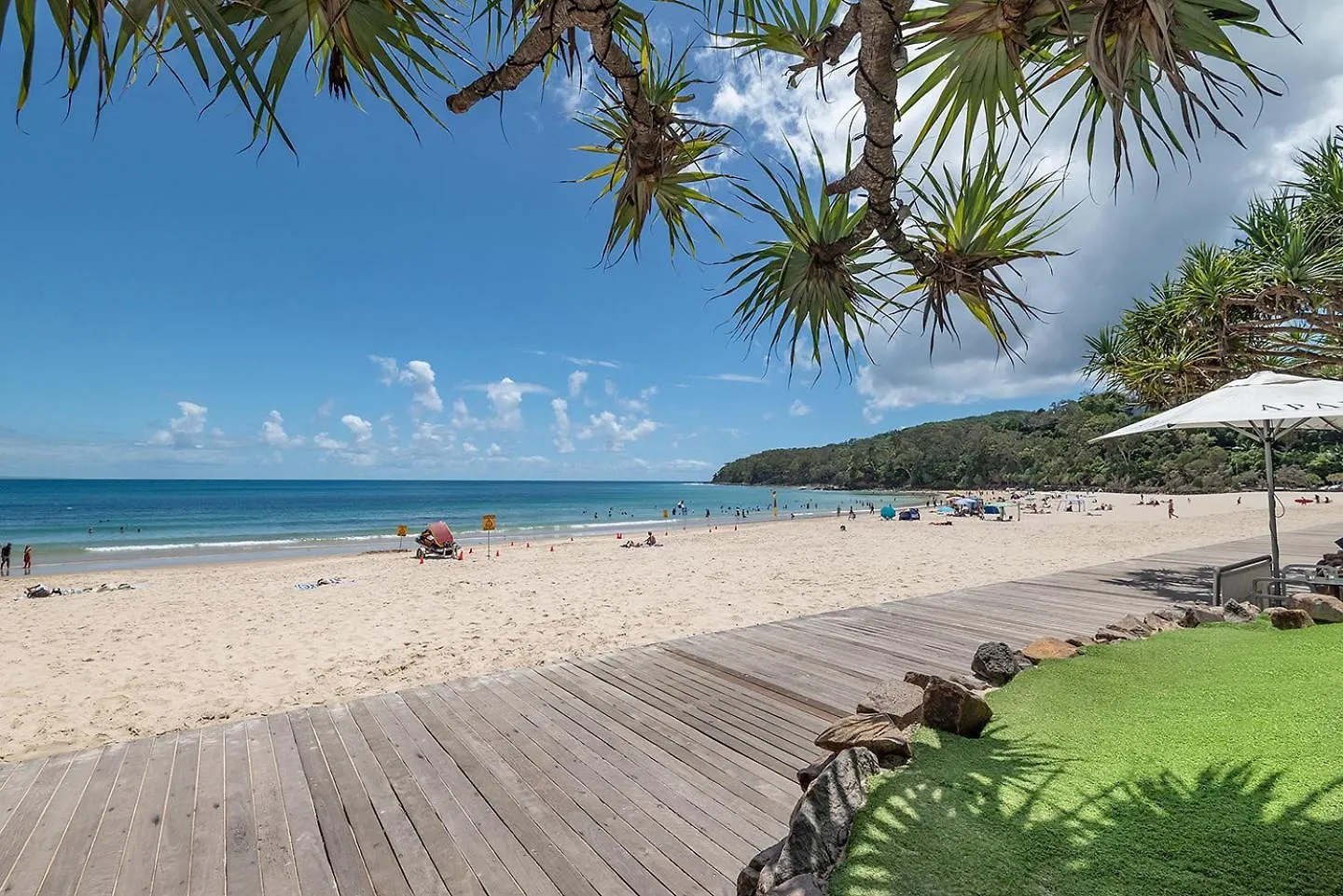 Chic Hastings Street Apartment Noosa Heads