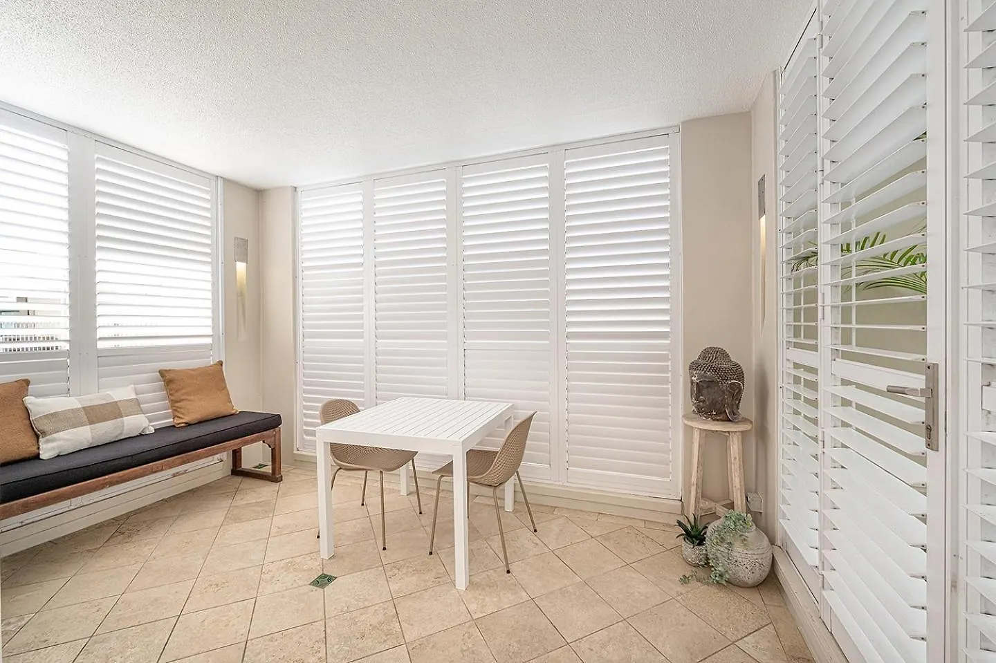 Chic Hastings Street Apartment Noosa Heads