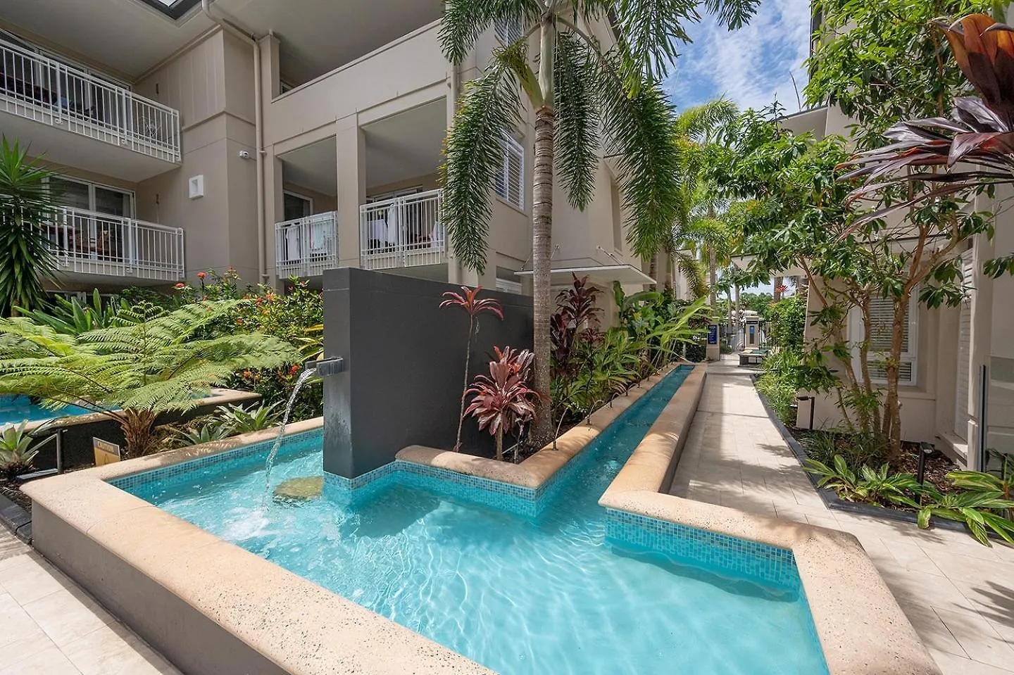 Chic Hastings Street Apartment Noosa Heads